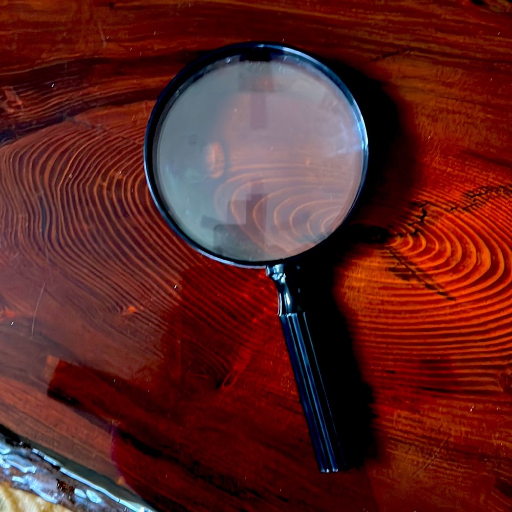 Costume magnifying glass